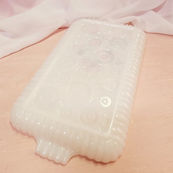 Fire King Primrose SINGLE Milk Glass Snack Plate, Floral Design, Vintage 1960-62 - Picture 4 of 6